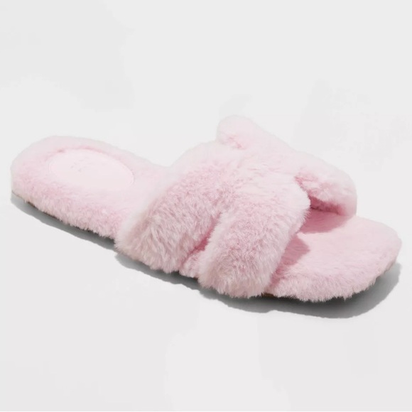 Pink Fluffy Slippers 🎀🫧 - Picture 2 of 6